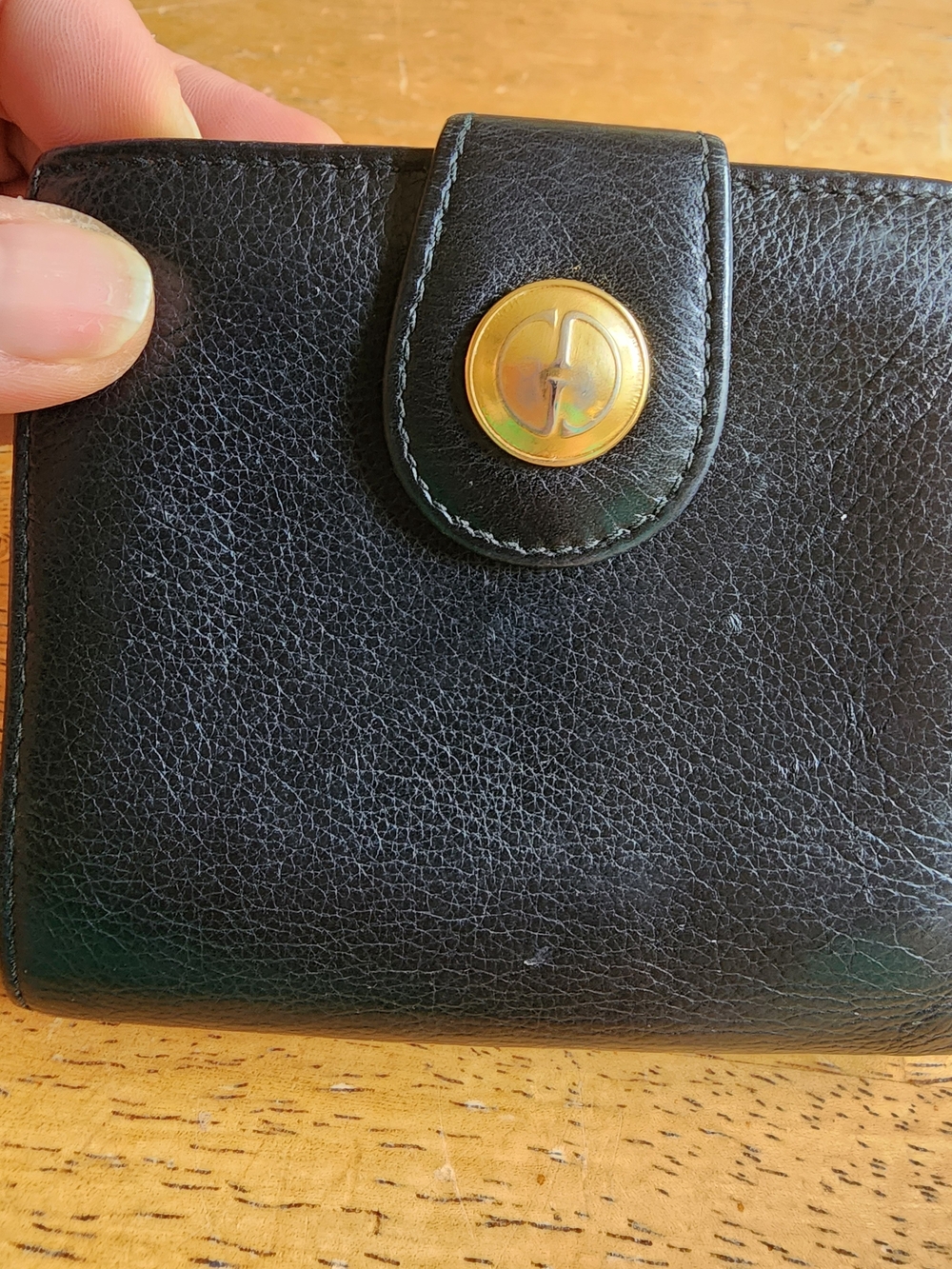 vintage Gucci black leather bifold wallet brass snap closure And Kisslock
